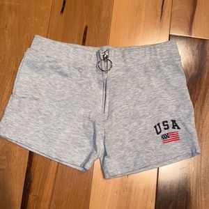 LIKE NEW~ VINTAGE IN CHARGE USA SHORTS HOTPANTS ~ SIZE SMALL